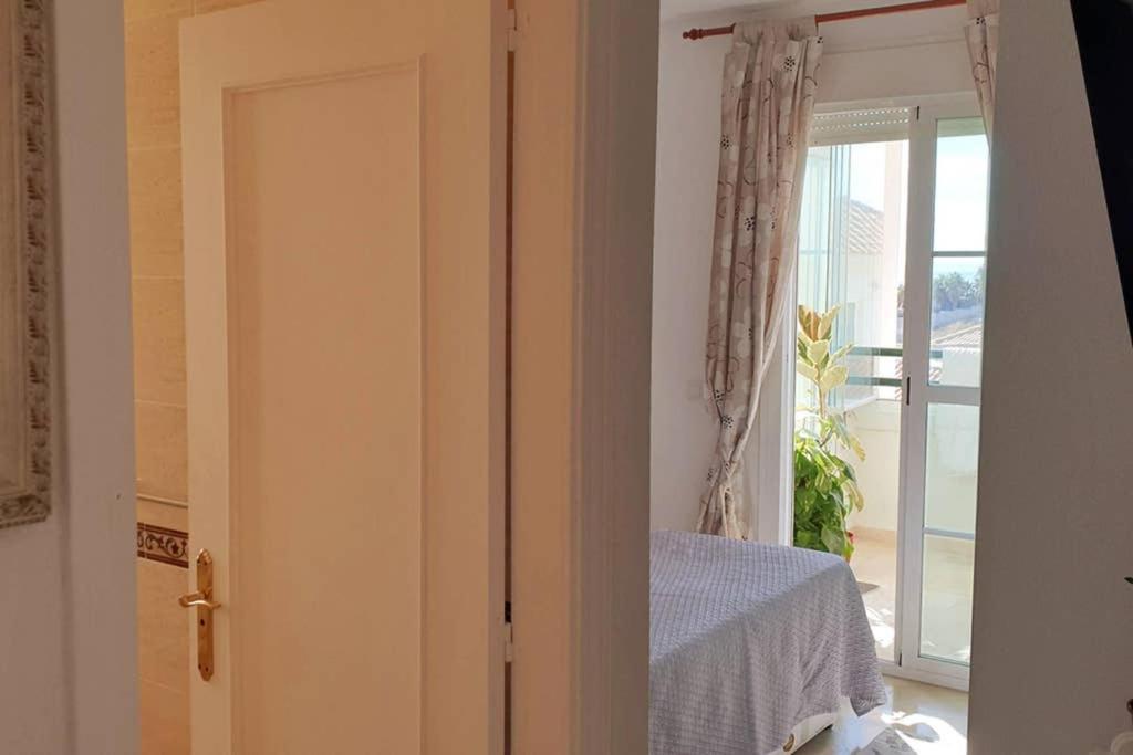 Appartamento Luxury Penthouse With Sea&Mountain Views & Hot Tub - Tranquility & Rest Benalmádena Esterno foto