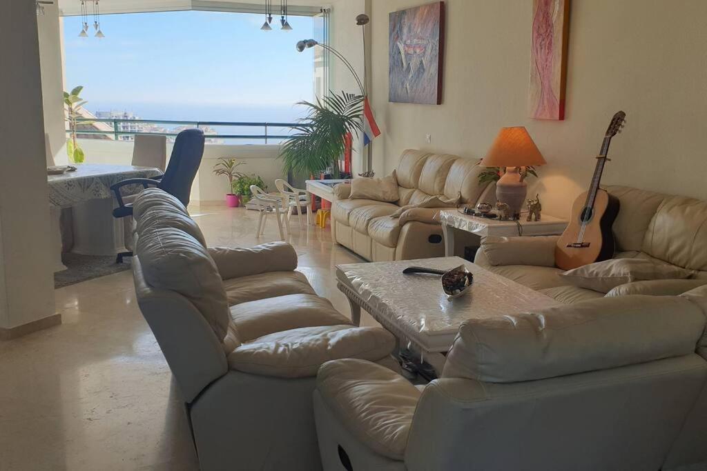 Appartamento Luxury Penthouse With Sea&Mountain Views & Hot Tub - Tranquility & Rest Benalmádena Esterno foto