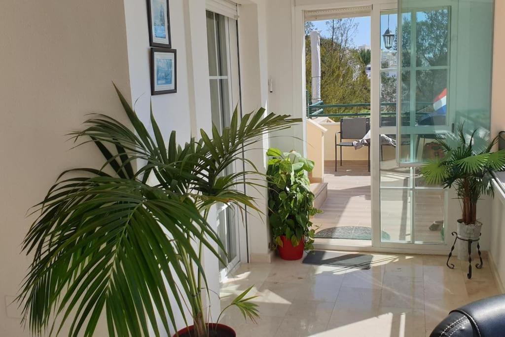 Appartamento Luxury Penthouse With Sea&Mountain Views & Hot Tub - Tranquility & Rest Benalmádena Esterno foto