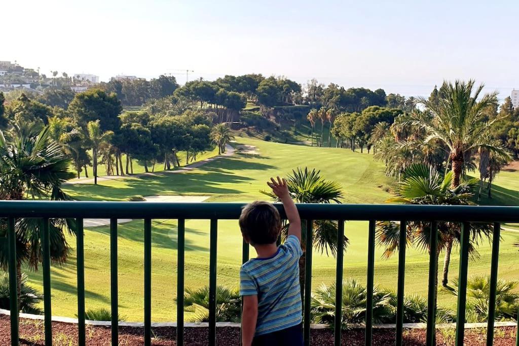 Appartamento Luxury Penthouse With Sea&Mountain Views & Hot Tub - Tranquility & Rest Benalmádena Esterno foto